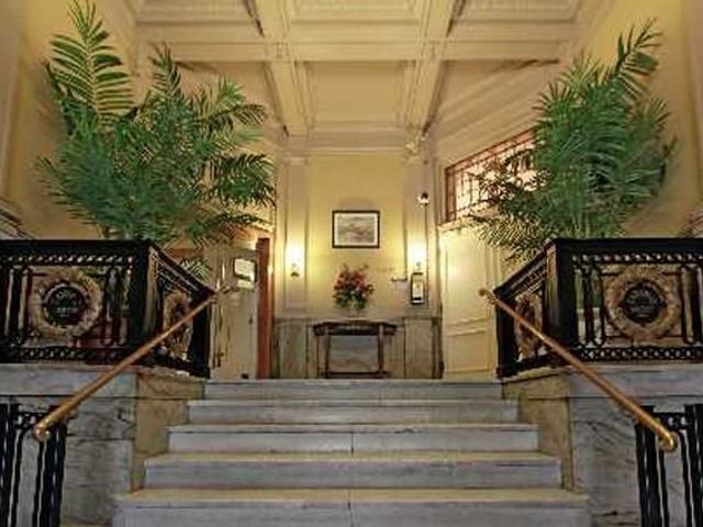 302 - 73 Richmond St W