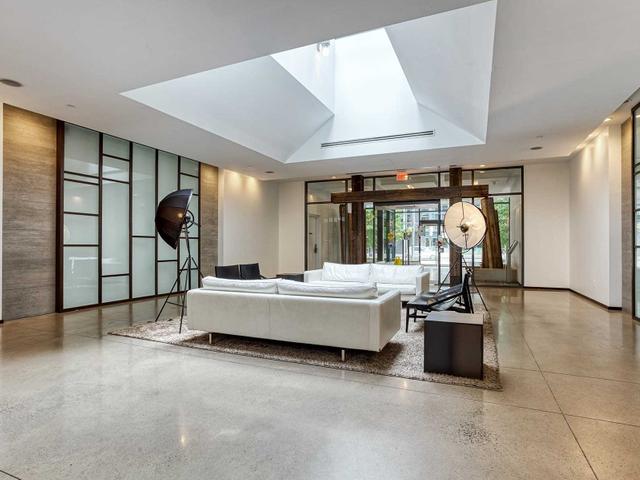 337 - 1030 King St W