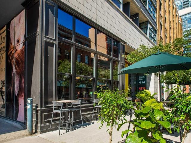 1002 - 478 King St W