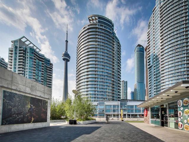 1409 - 218 Queens Quay W