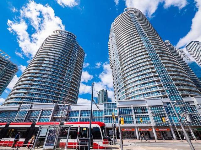 1409 - 218 Queens Quay W