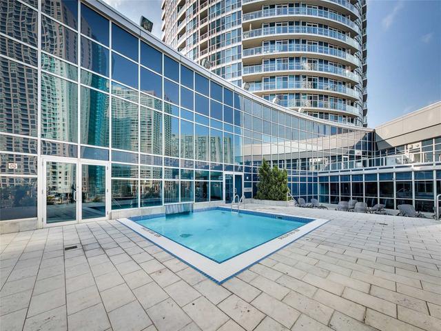 1409 - 218 Queens Quay W