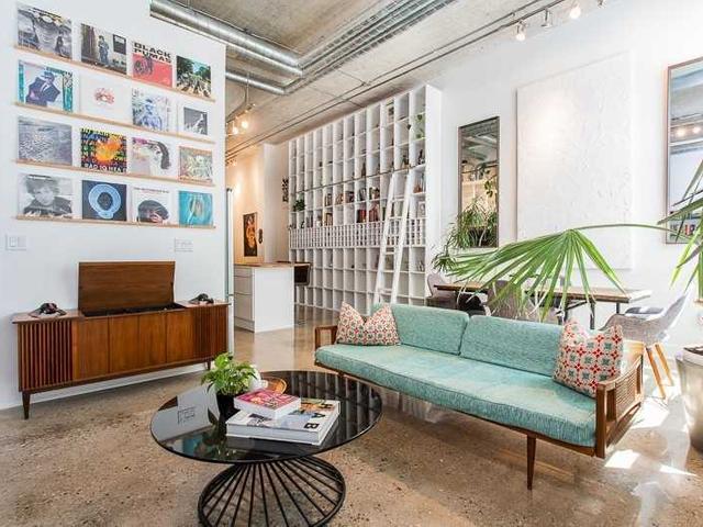 332 - 637 Lake Shore Blvd W