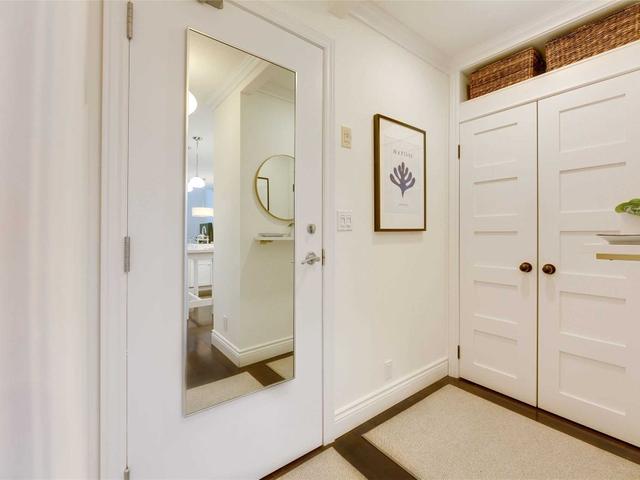 927 - 36 Blue Jays Way