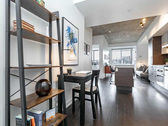 530 - 1030 King St W