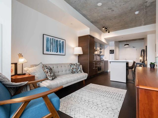 530 - 1030 King St W