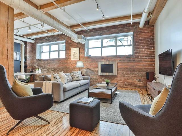 102 - 90 Sherbourne St