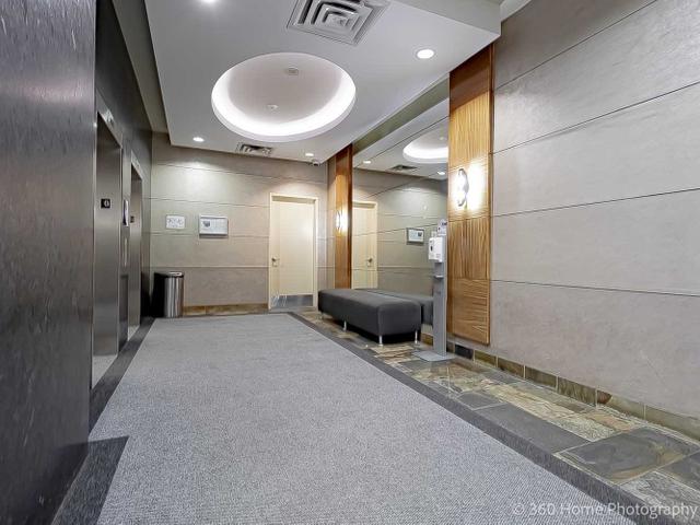 1618 - 230 Queens Quay W