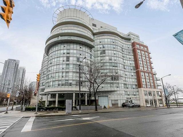 925 - 550 Queens Quay W