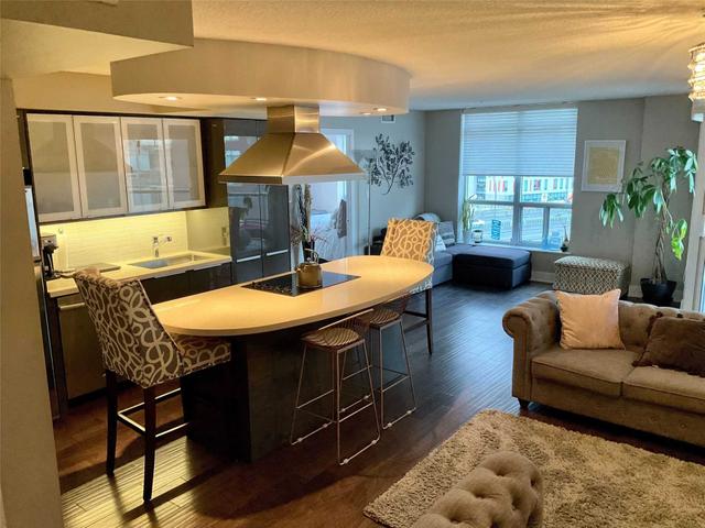 925 - 550 Queens Quay W