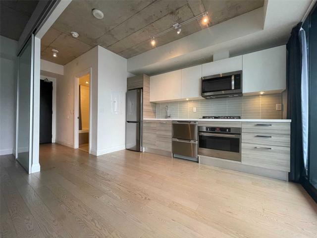 2502 - 224 King St W