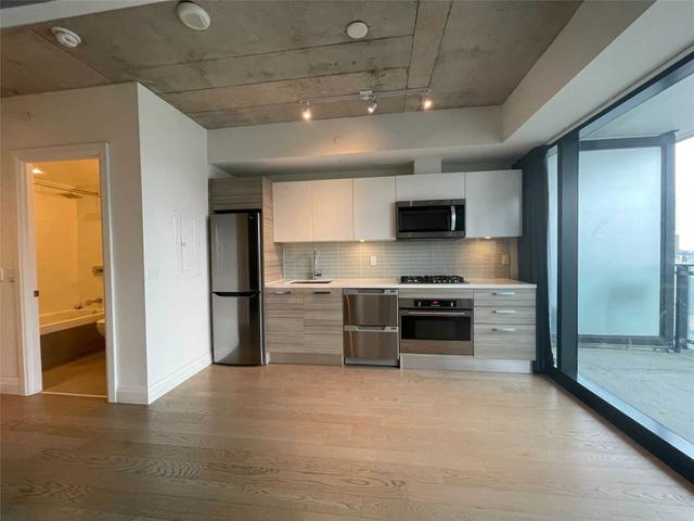 2502 - 224 King St W