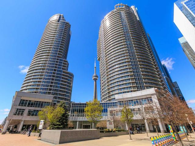 1001 - 208 Queens Quay W