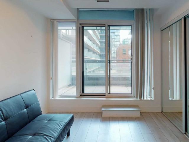 101 - 525 Adelaide St W