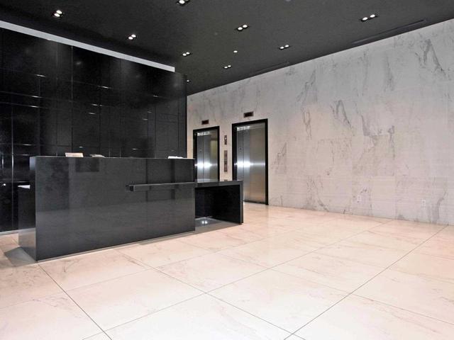 PH 1011 - 39 Brant St