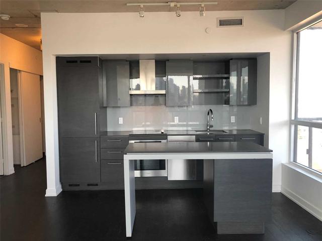 1204 - 1030 King St W