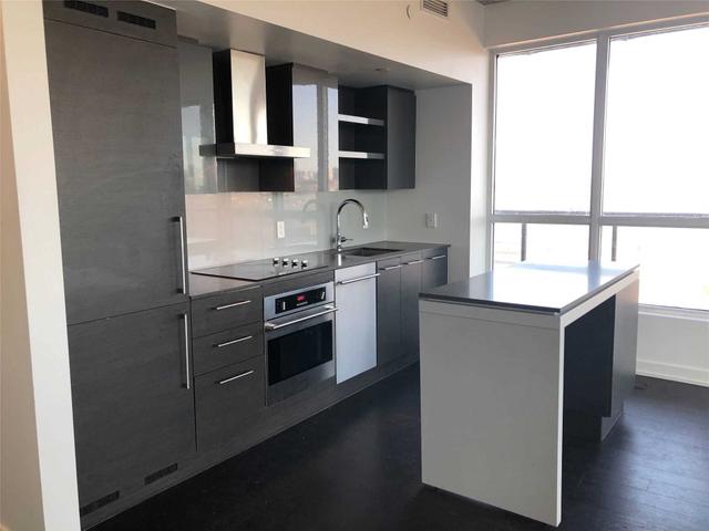 1204 - 1030 King St W