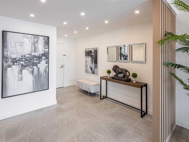 1101 - 65 Harbour Sq