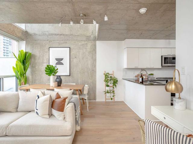 841 - 1029 King St W