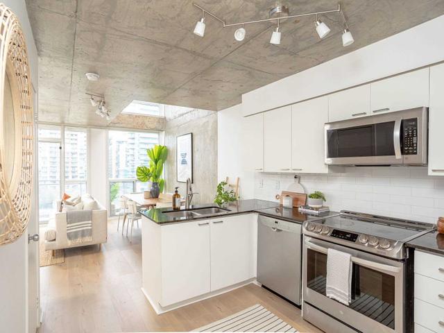 841 - 1029 King St W