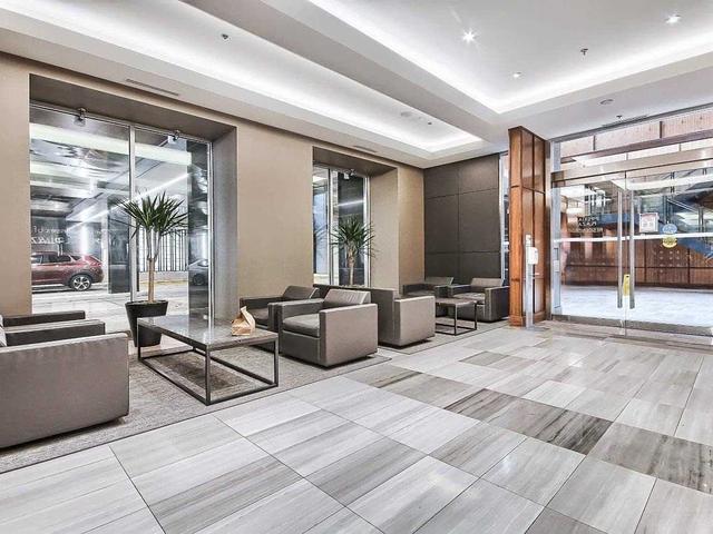 417 - 111 St Clair Ave W