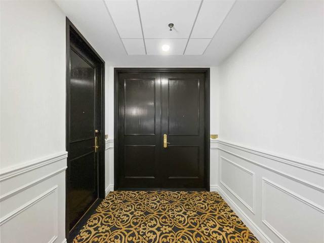 208 - 73 Richmond St W