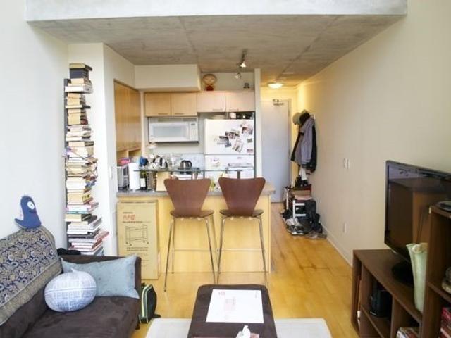 414 - 255 Richmond St E