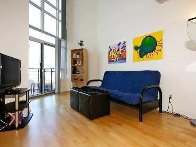 414 - 255 Richmond St E