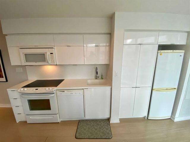 1033 - 21 Iceboat Terr