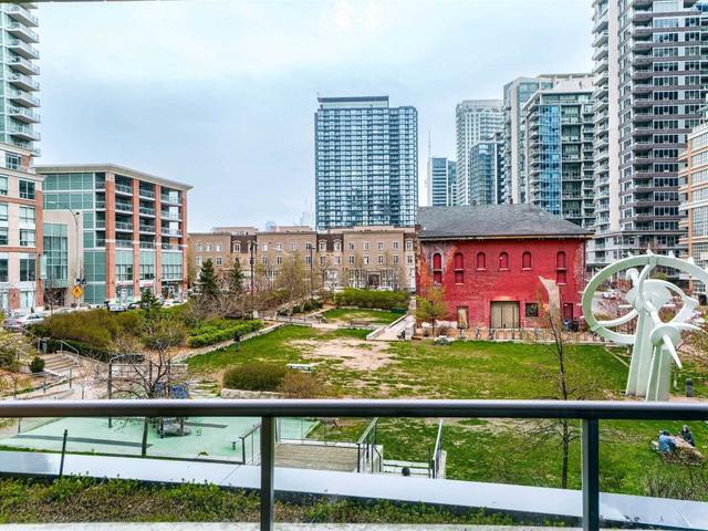 202 - 69 Lynn Williams St