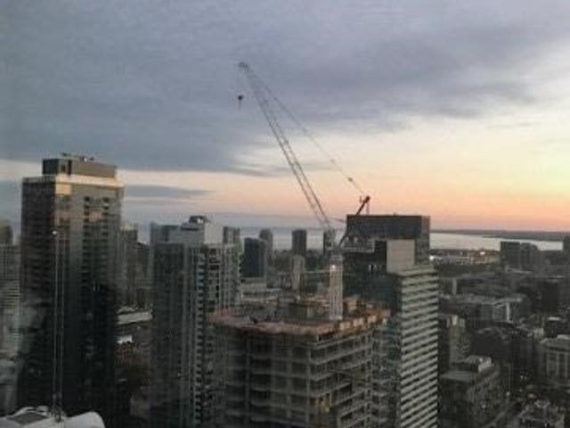 3901 - 290 Adelaide St W