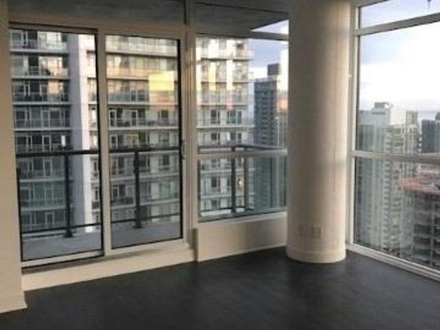 3901 - 290 Adelaide St W