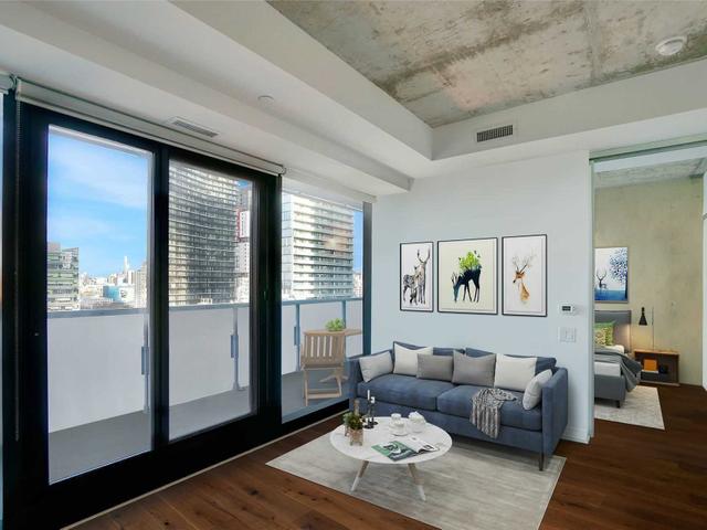 1605 - 11 Charlotte St