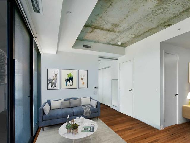 1605 - 11 Charlotte St