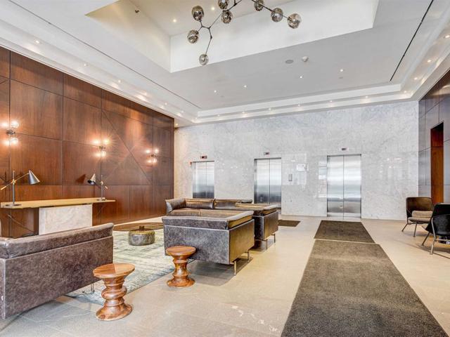 901 - 36 Blue Jays Way