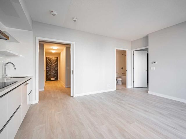 2301 - 2221 Yonge St