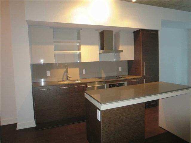 326 - 1030 King St W