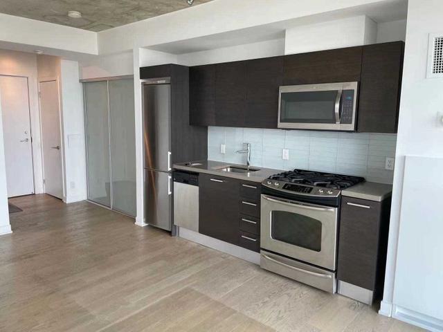 1112 - 318 King St E