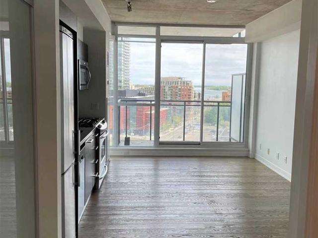 1112 - 318 King St E