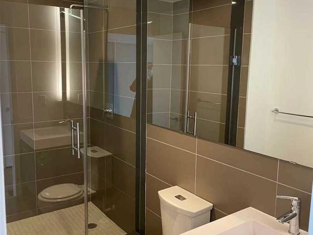 1112 - 318 King St E