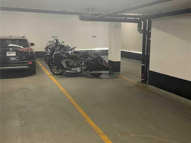 Parking - 33 Lombard St