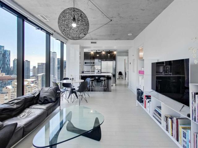 3203 - 224 King St W