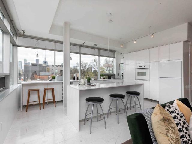 404 - 562 Eglinton Ave E