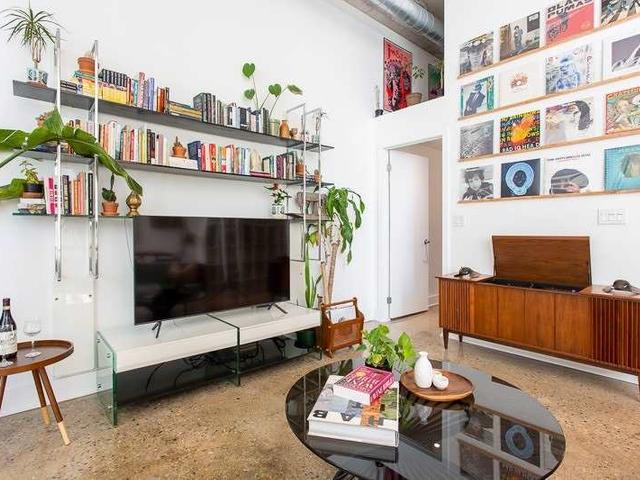 332 - 637 Lake Shore Blvd W