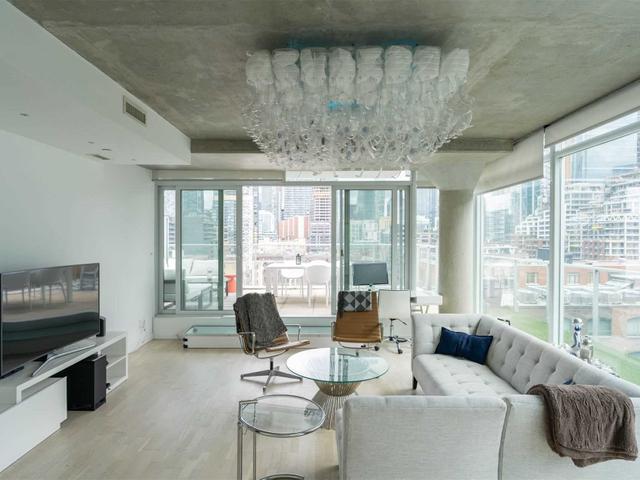 1005 - 75 Portland St