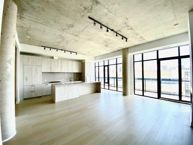 PH02 - 608 Richmond St W