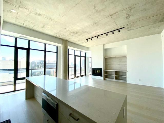 PH02 - 608 Richmond St W