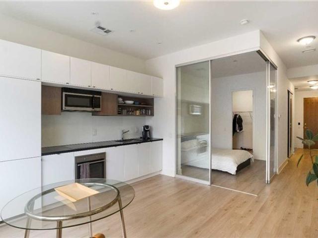 1026 - 111 St Clair Ave W