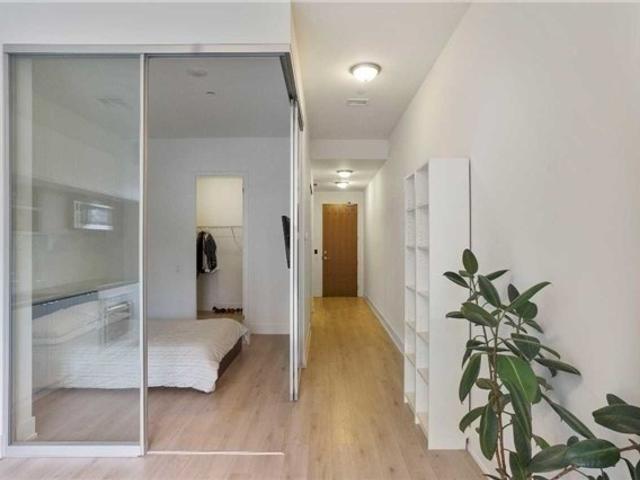 1026 - 111 St Clair Ave W