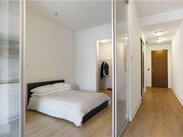 1026 - 111 St Clair Ave W